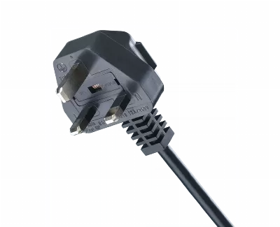 UK Three-Pole Plug R18